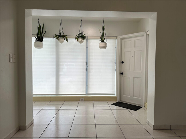 Photo - 1101 NE 17th Way Unit 1