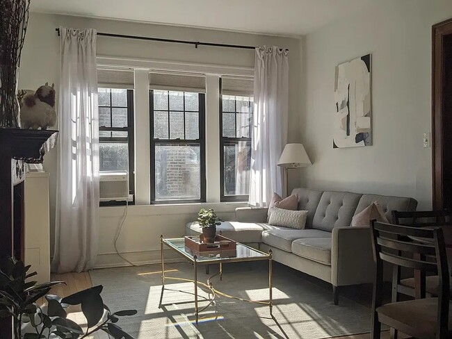 Building Photo - 5459 S Ingleside Ave Unit 5459 S Ingleside Ave #3S