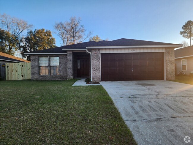 Building Photo - Spacious 3/2 Home Located in a highly Desi...