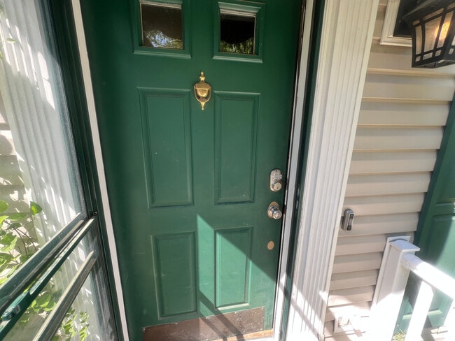 Room in House on Daingerfield Dr
