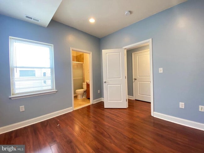 Building Photo - 1419 N 17th St Unit C INDIVIDUAL BEDROOM Rental
