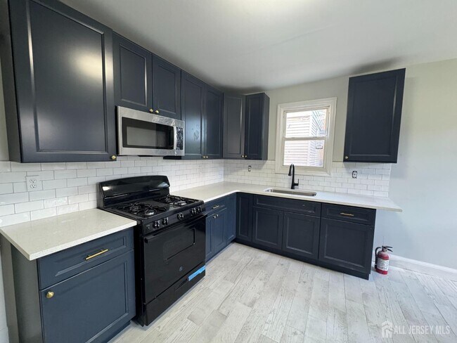 Photo - 266 Sandford St
