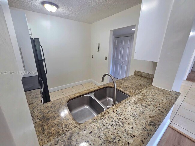 Photo - 482 NW 165th St Unidad A306