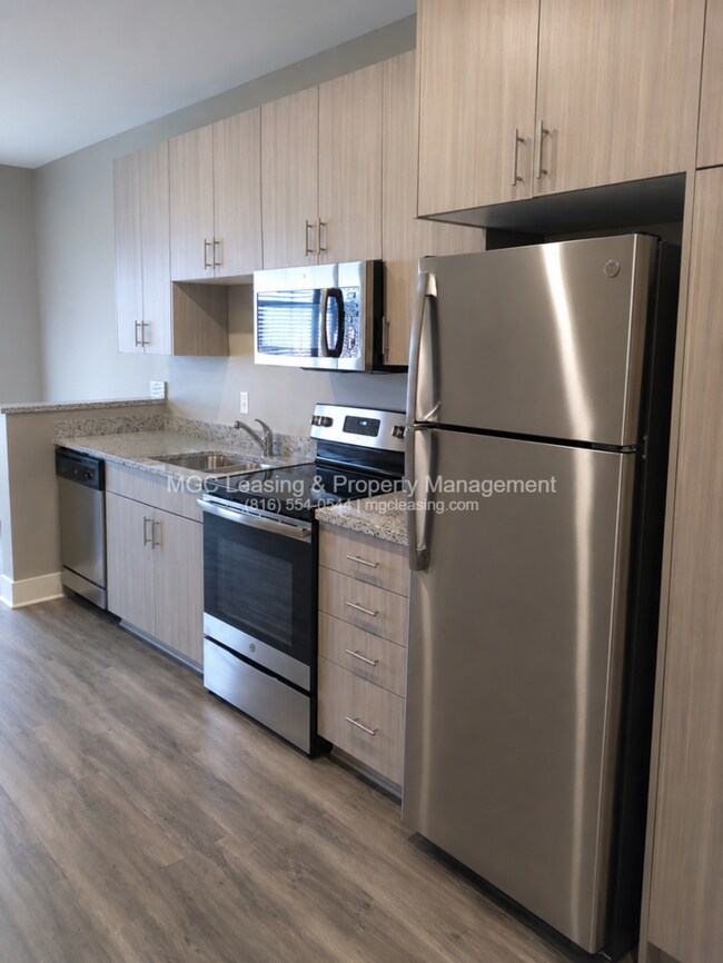 Studio living in style - North of the River in KCMO