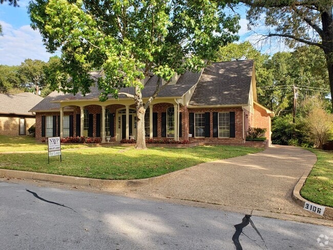 Building Photo - 3106 Lake Forest Dr Rental