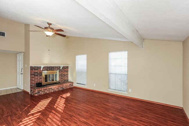 Photo - 1913 Sandra Ln