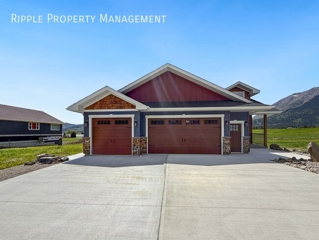 Photo - CHARMING & SPACIOUS 2 BEDS, 2 BATHS MAIN FLOOR | PRIVATE BACKYARD & UTILITIES INCLUDED