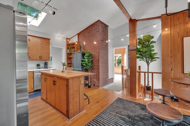 Photo - 8205 Knollwood Cir