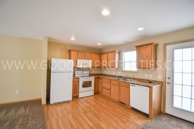 Photo - WINTER SPECIAL!! $1425 for a 2 Bedroom, 2.5 Bath Townhome in Urbandale near the walking trails!!!