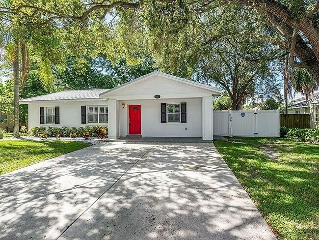 Building Photo - Beautiful Virginia Park Home | Huge Backyard + Pet Friendly