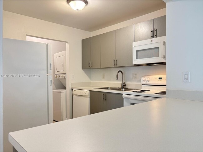 Building Photo - 9703 Hammocks Blvd Unit 202