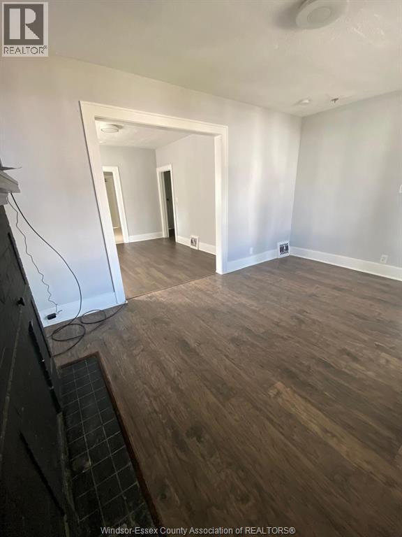 Photo - 781 Gladstone Ave