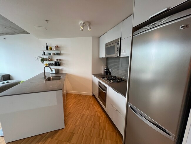 Building Photo - 2209-128 W Cordova Unit 2209