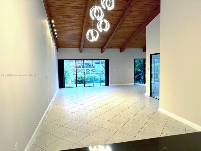 Photo - 2753 Parkview Dr S