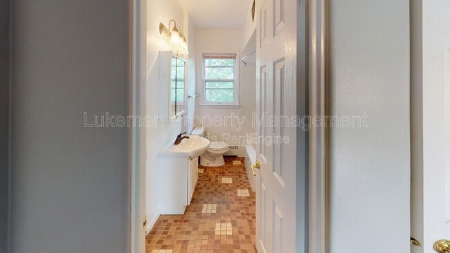 Photo - 3729-3731 Oakland Dr Unidad 2