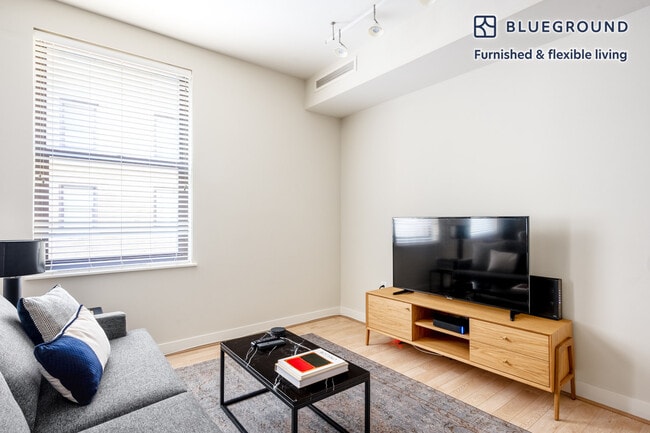 Photo - 733 15th St NW Unidad FL7-ID214