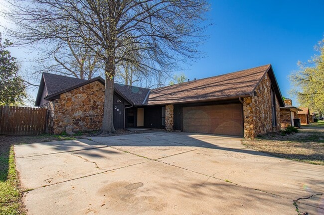 Photo - 3 Bed 1.5 Bath in Carl Albert School District