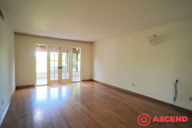 Photo - Stunning Home In Southwest Bakersfield!