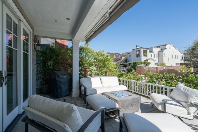California Coastal Awaits: Luxurious Custom 3-Bedroom Home with Marble Touches on Balboa Island