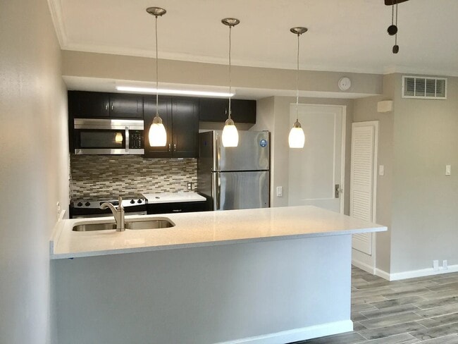Building Photo - 3271 Sul Ross St Unit 12