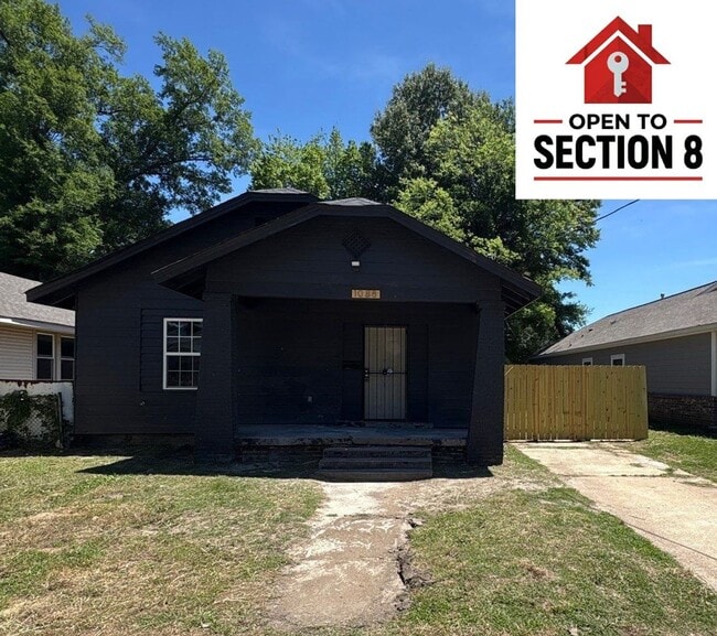 Building Photo - Beautiful 4-bedroom 2 bath home - Open To Section 8