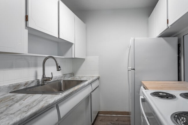 2BD, 1BA - 770-900SF