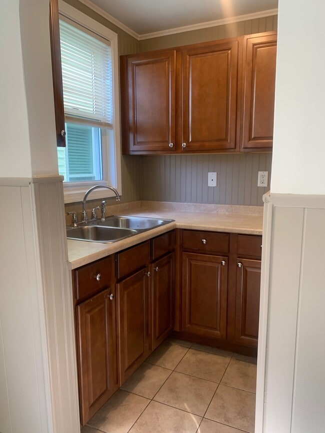 Building Photo - 96 Berkshire St Unit 2 Rental