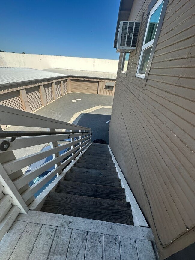 Photo - 1441 Coldwell Ave Unit #B