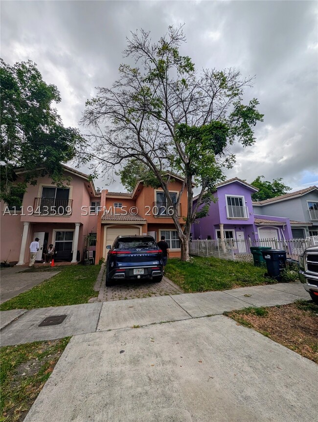 Photo - 825 SW 6th St