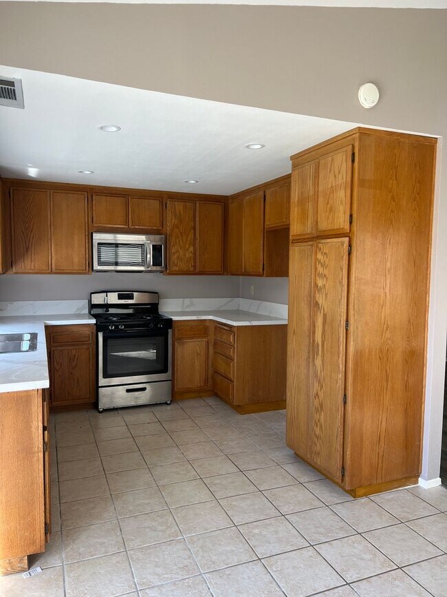 Photo - 910 Pegasus St