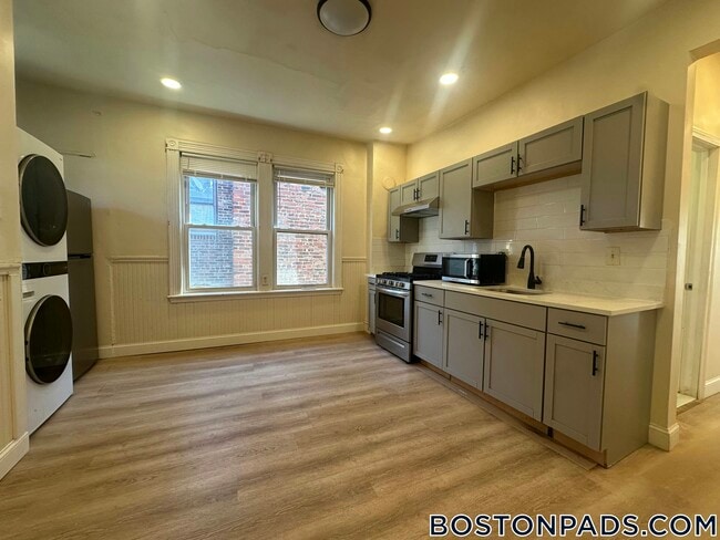 Photo - 127 Harrishof St Unit 3