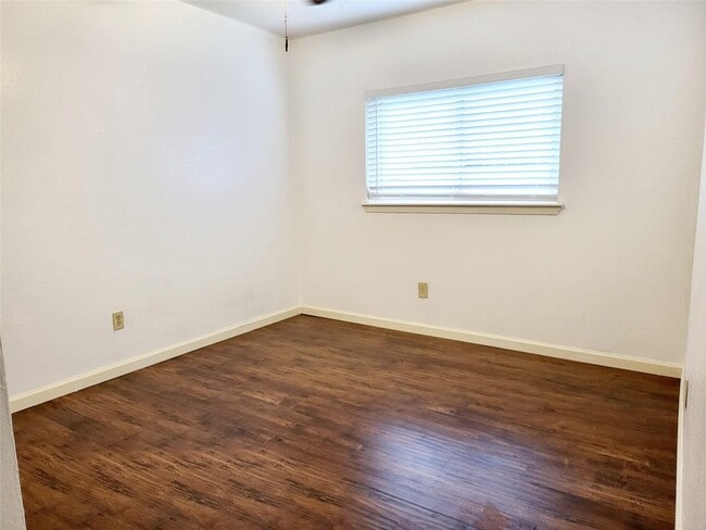 Photo - 2711 S Brompton Dr