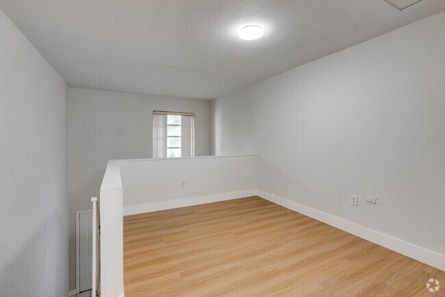 1BR, 1BA - 629SF - Bedroom