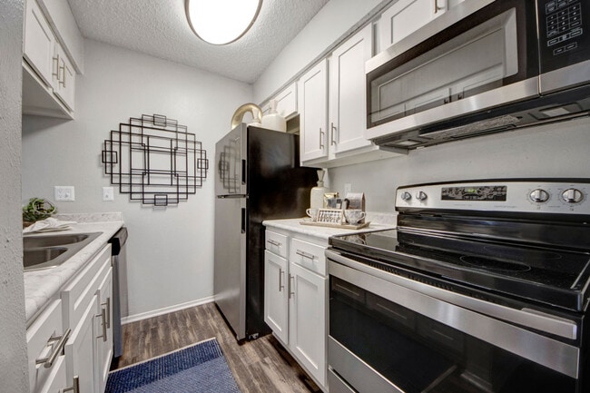 Building Photo - The Fairway Rental