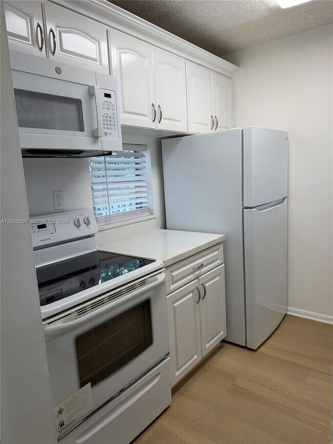 Photo - 8560 N Sherman Cir Unit 404