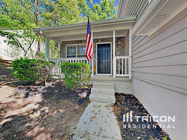 Photo - 536 Woodstone Rd