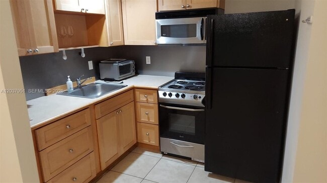 Photo - 2630 SW 28th St Unit 14