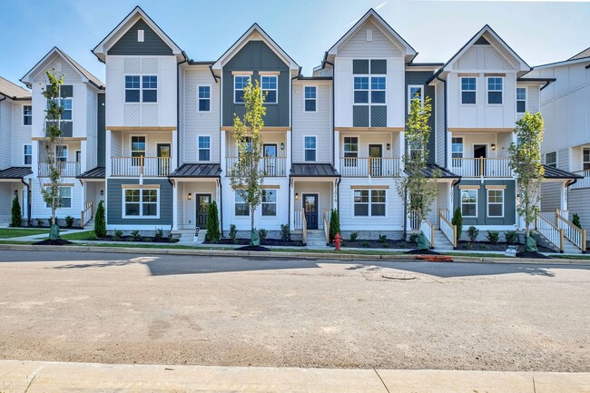 Building Photo - Bright and Airy Townhome at Maple Grove in East!