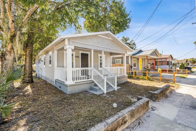 Photo - 2725 E Columbus Dr