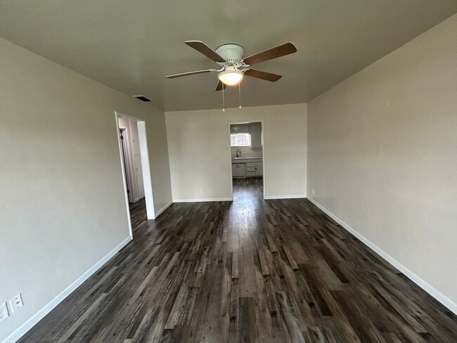 Building Photo - 3603 - DeLash Unit 305 S Del Puerto Ave