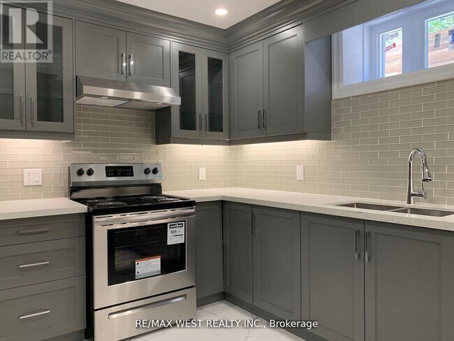 Photo - 1495 King St W