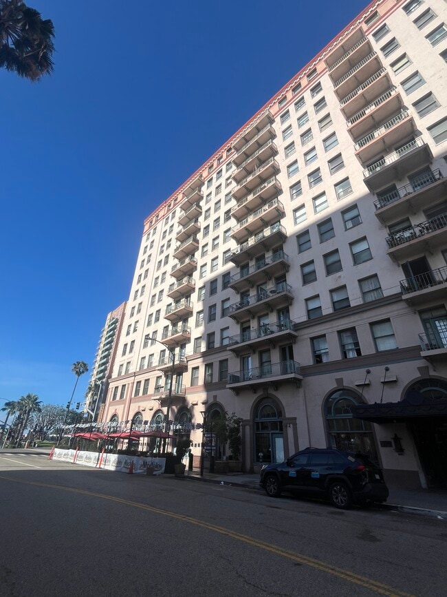 Building Photo - 455 E Ocean Blvd Unit 715