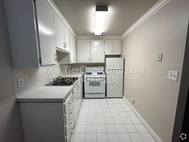 Building Photo - Move-in special: $500 off First months rent Unit 2900-4 Rental