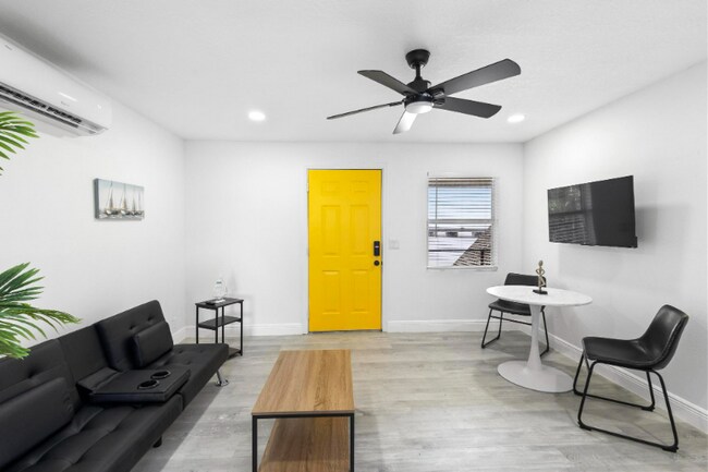 Photo - 1824 Lake St Unit 3