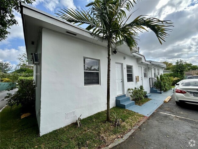 Building Photo - 601 NW 90th St Unit 03 Rental