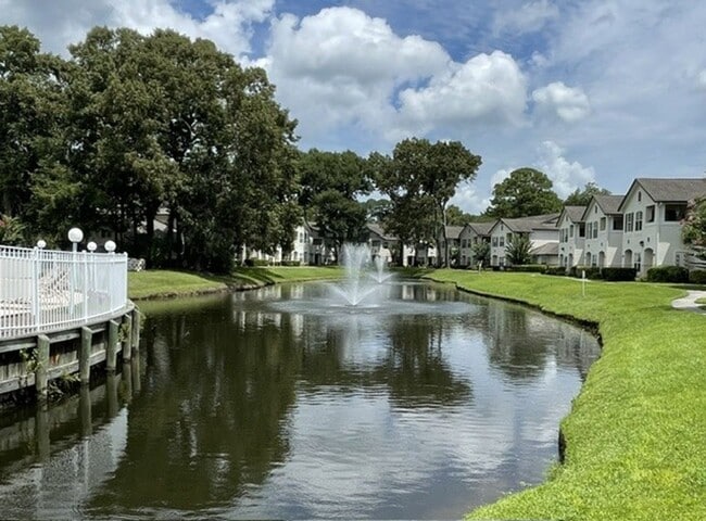 Building Photo - 897 Fording Island Rd