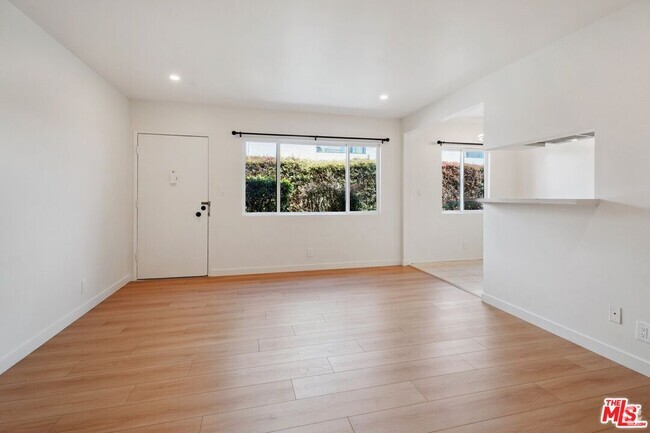 Building Photo - 1635 Colby Ave Unit 2 Rental