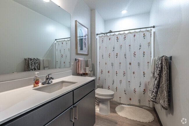 4BR, 2BA - 1,284SF - Second Bathroom