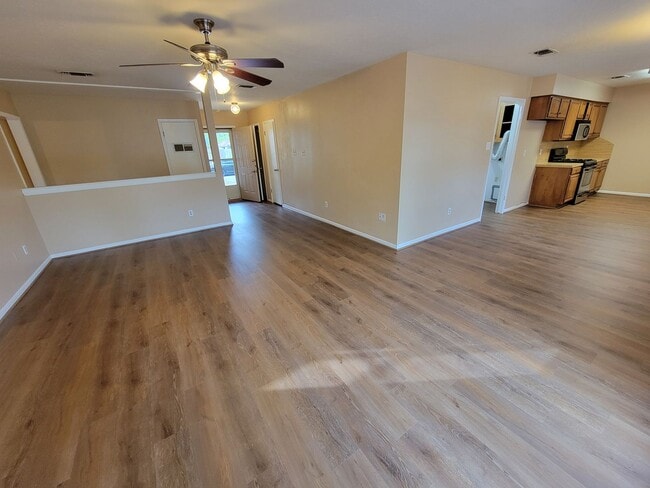 Photo - College Station - 3 bedroom / 2 bath / 2 car garage house with fenced in back yard.