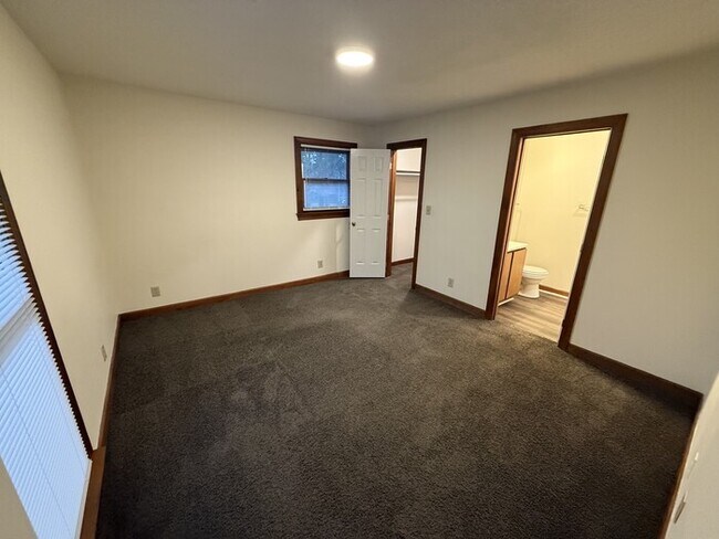 Photo - 1 Bedroom 1 Bathroom Condo! Unit 301